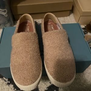 Like new Toms Sunset Faux Shearling & suede